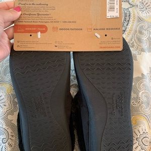 Brand new dearfoams slippers